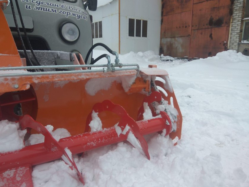 Шнекороторный снегоочиститель урал