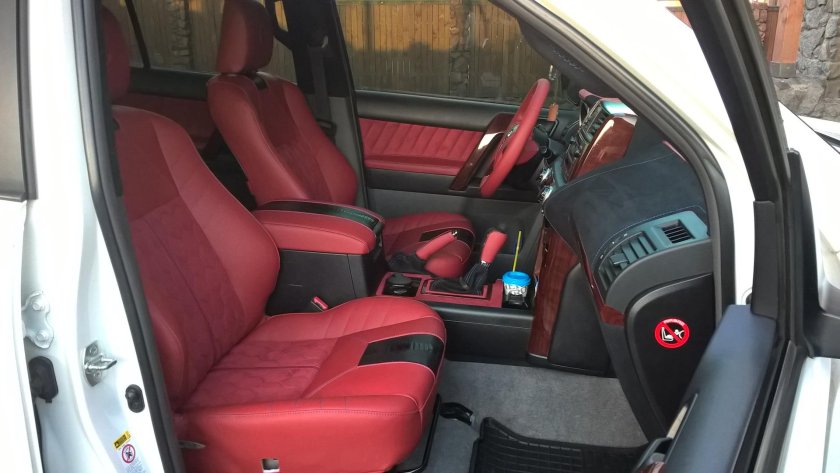 Красный салон Прадо 120