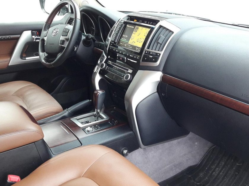 Toyota Land Cruiser 200 салон Brownstone