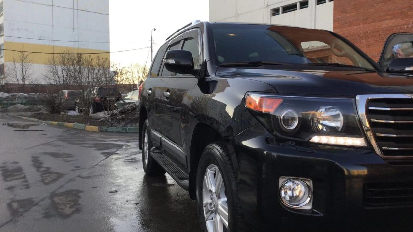 Toyota Land Cruiser 200 Brownstone