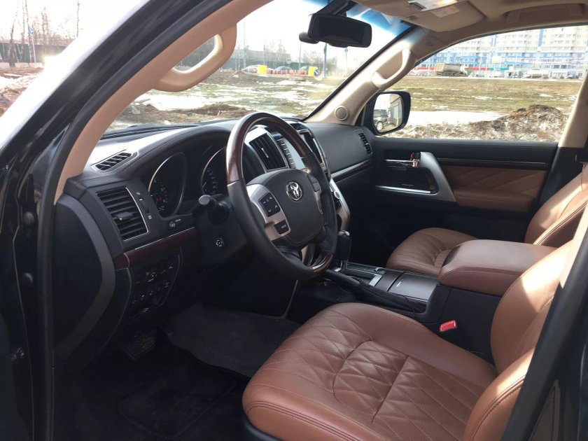 Land Cruiser 200 Brownstone