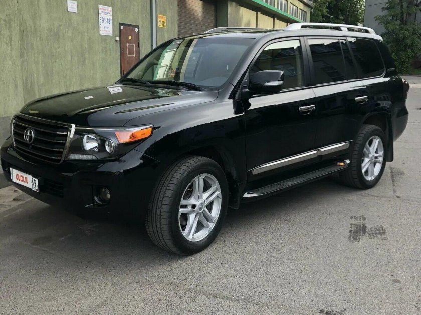 Toyota Land Cruiser 200 Brownstone