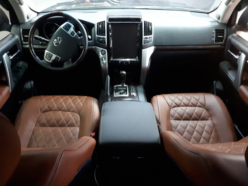 Toyota Land Cruiser 200 салон