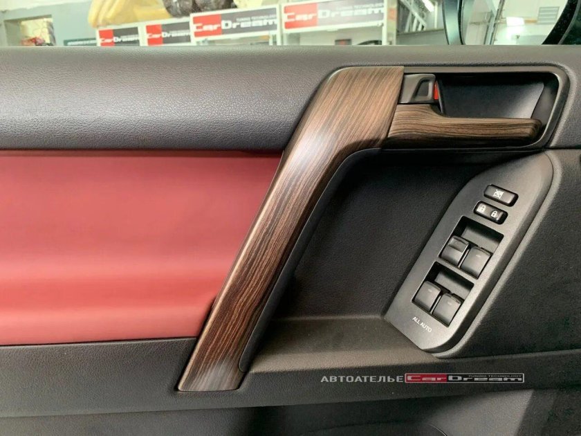 Бордовый салон для Прадо 150