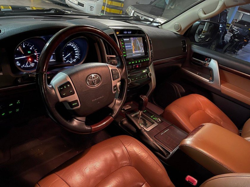 Toyota land cruiser 200 салон