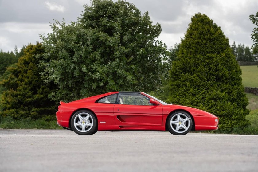 Феррари f 355