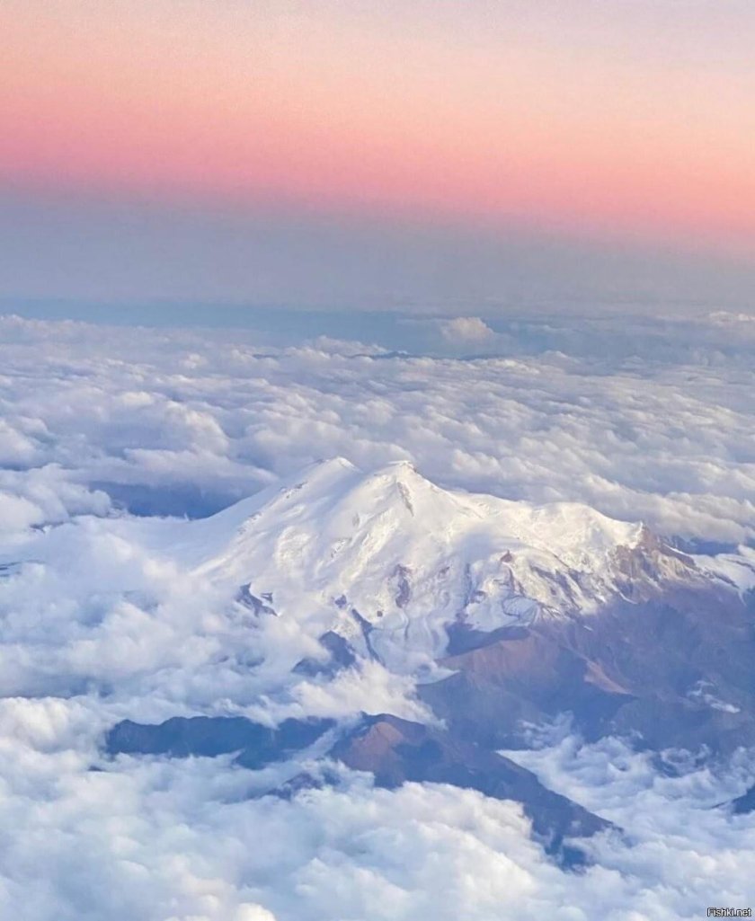 Гора Эльбрус с самолета