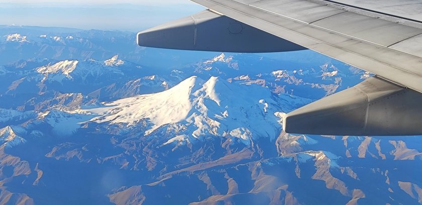 Кавказский хребет эльбрус с самолета