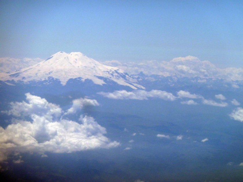 Гора Эльбрус с самолета