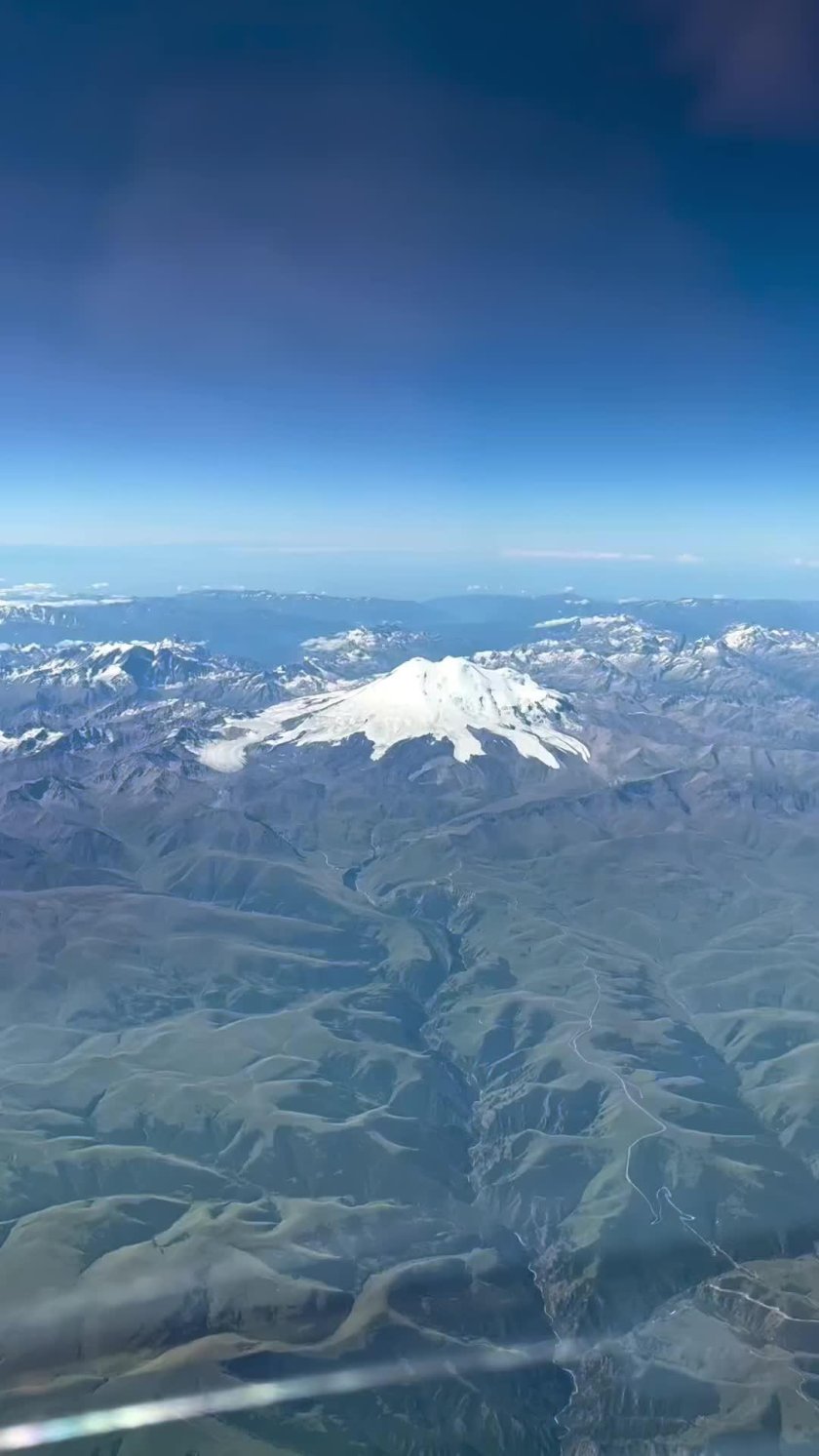 Гора эльбрус с высоты птичьего полета