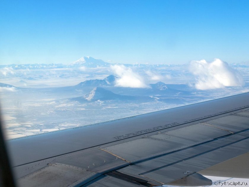 Гора Эльбрус с самолета