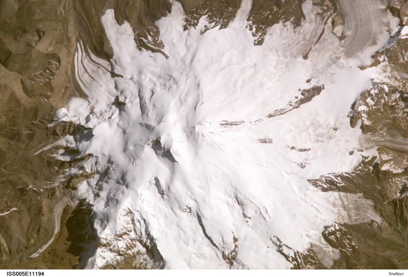 Гора Эльбрус со спутника