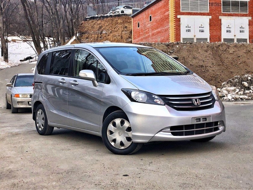 Серебристая Хонда из бумер2