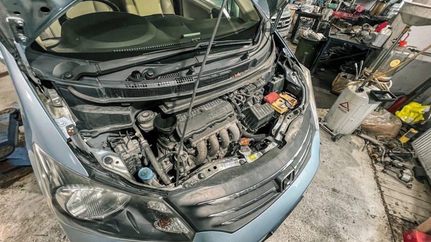 Хонда Фрид фото под капотом