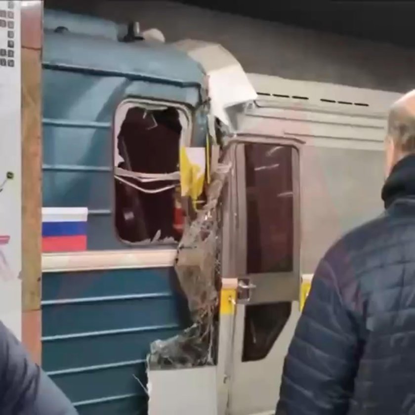 В метро столкнулись 2 поезда москва