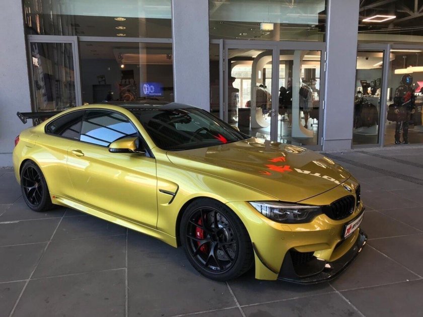 BMW m4 Золотая