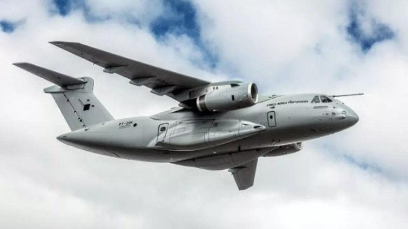 Самолет Эмбраер 390