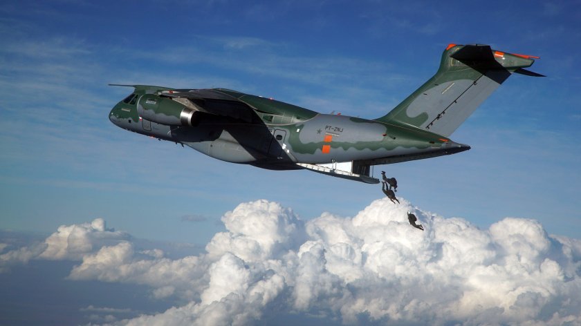 Самолет Embraer Kc-390