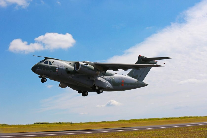 Самолет Embraer Kc-390