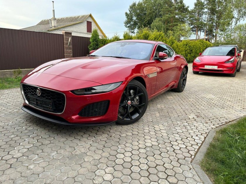 Ягуар купе красный