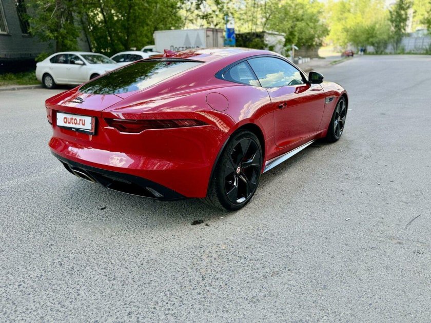 Красный ягуар