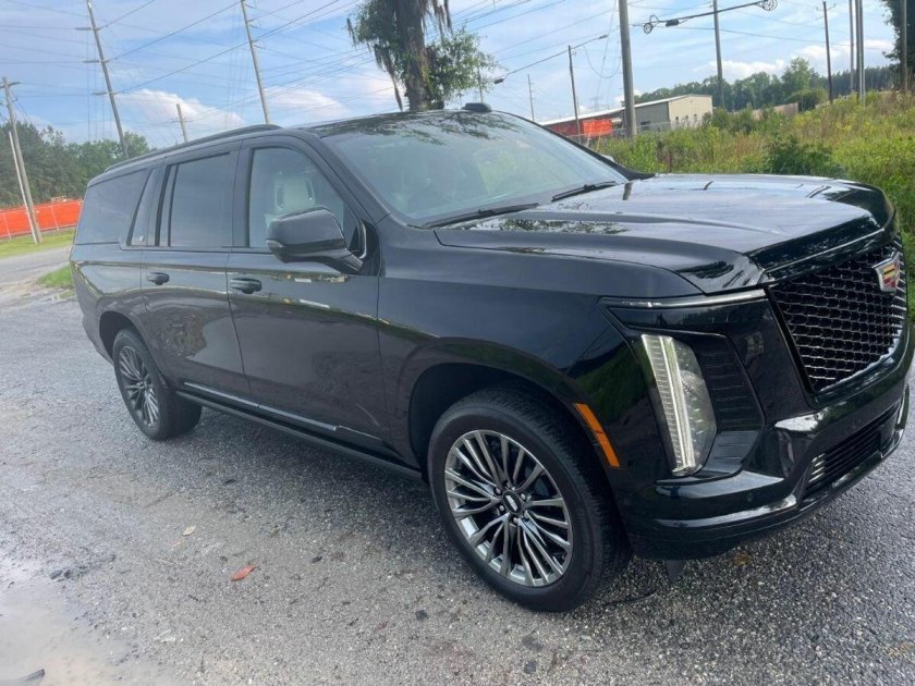 Новый кадиллак эскалейд