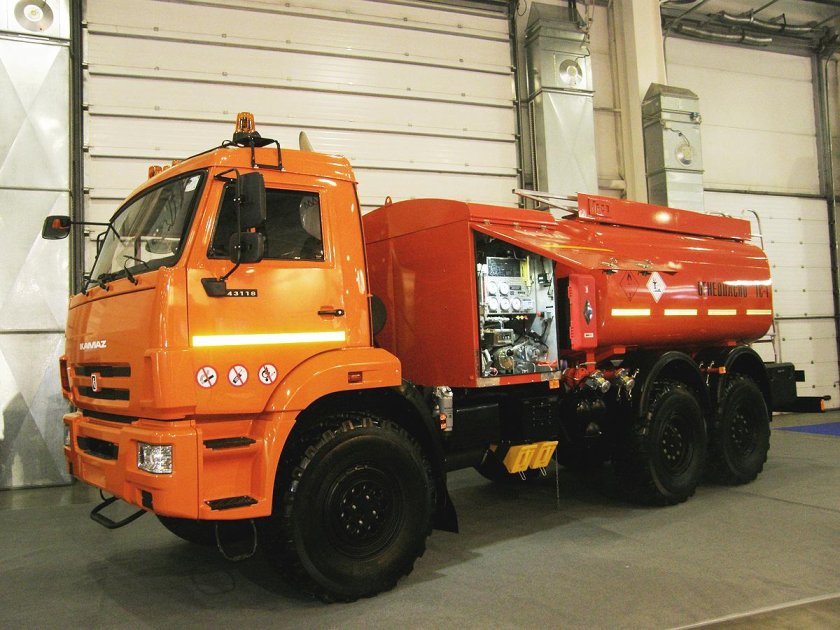 Топливозаправщик Аэродромный ТЗА 10