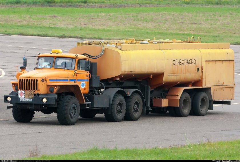 Топливозаправщик Аэродромный ТЗА-22