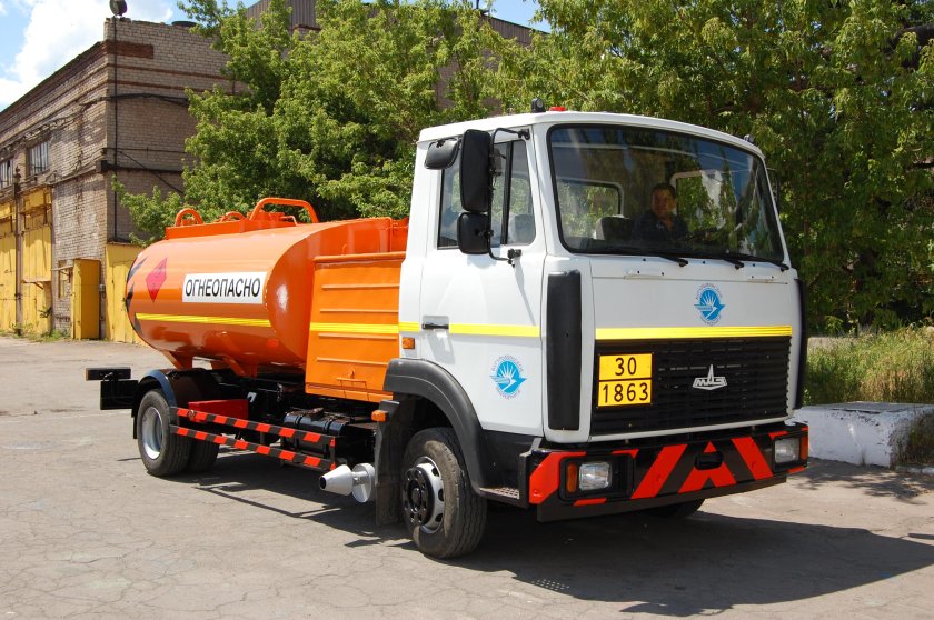 Топливозаправщик АТЗ 6,5-437040