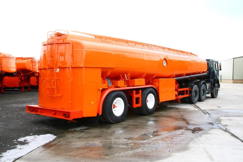 Топливозаправщик Аэродромный ТЗА 10