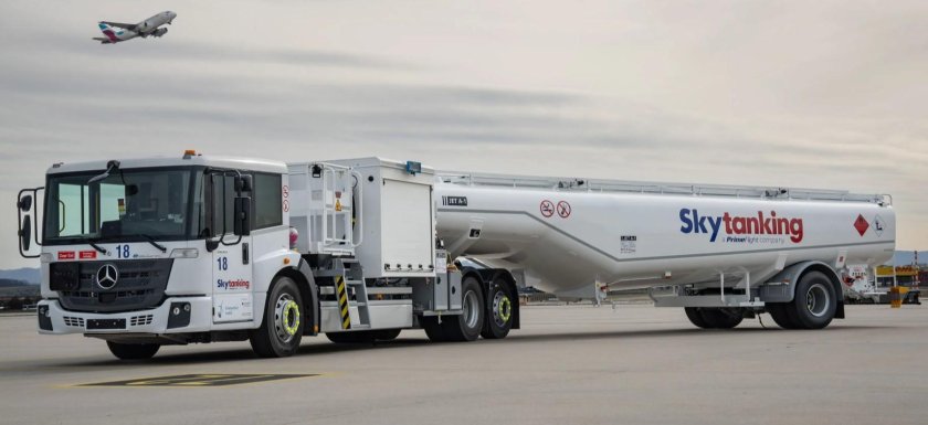 Авиационный топливозаправщик