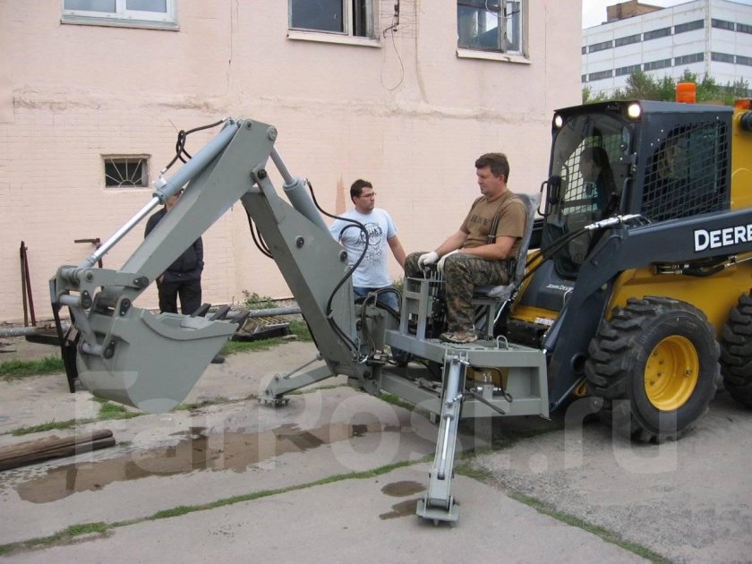 Навесной экскаватор Бобкэт