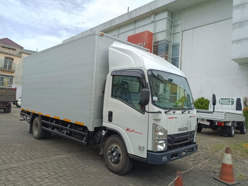 Isuzu elf изотермический фургон