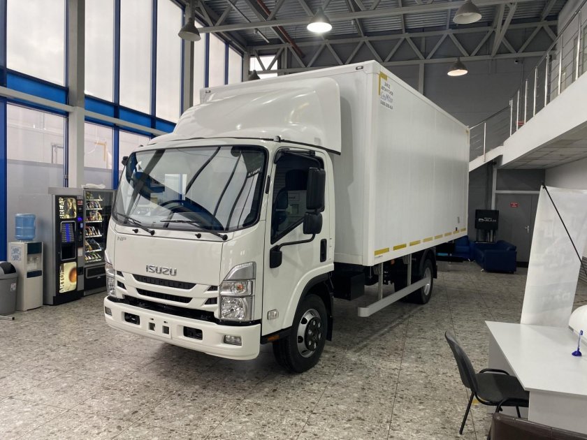 Isuzu npr75l-k