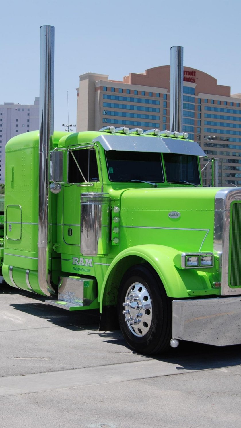 Зелёный Петербилт