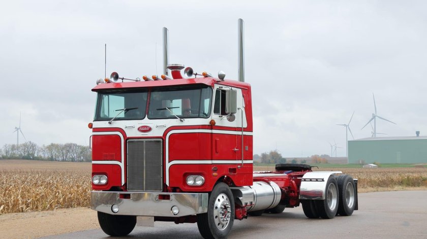 Peterbilt 352 cabover
