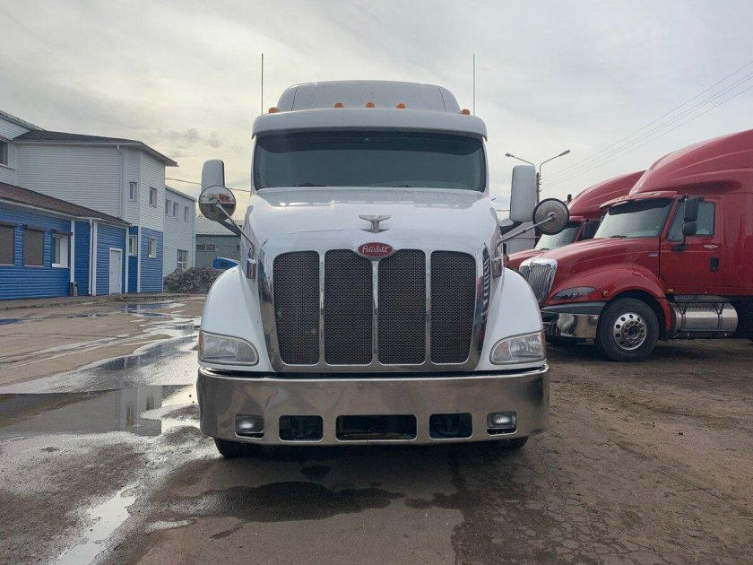 Тягач Петербилт 387