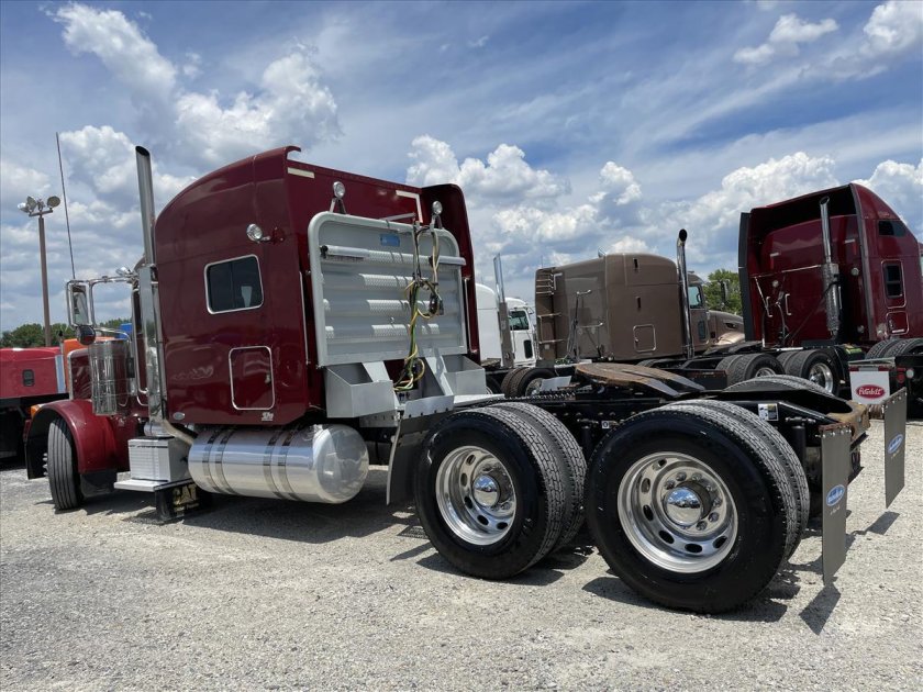 Peterbilt 389