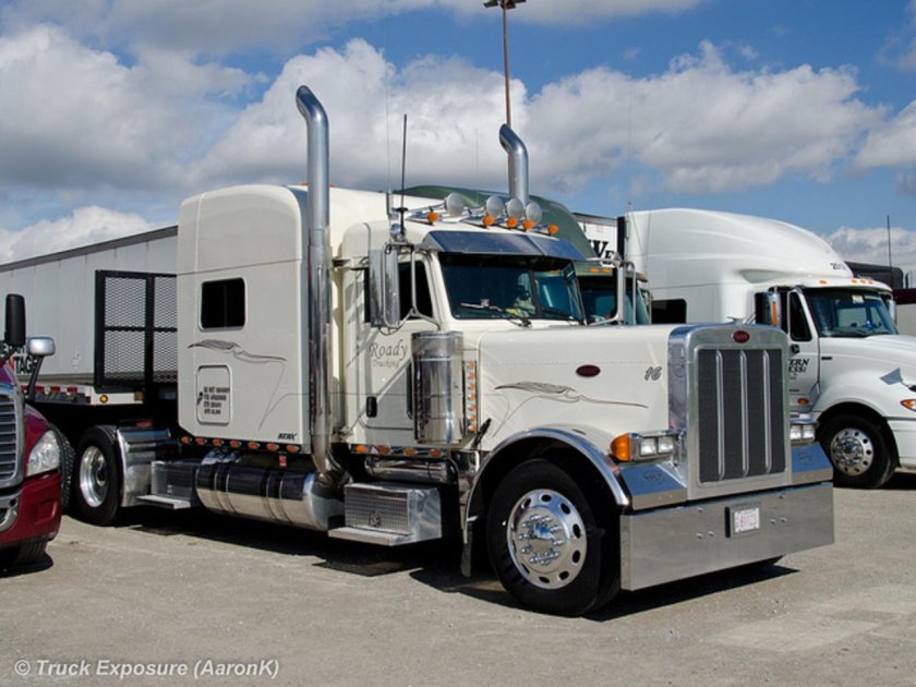 Грузовик Peterbilt 379