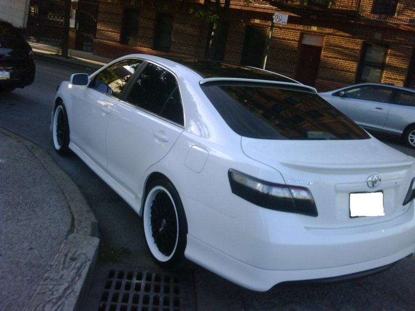 Toyota Camry v40 White Tuning