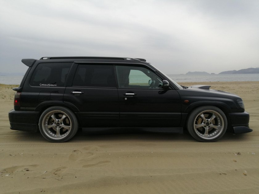 Чёрный Субару Форестер сф5