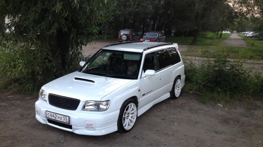 Subaru Forester sf5 белый