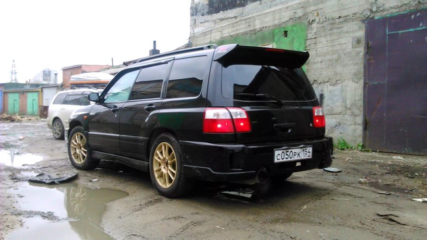 Subaru Forester 1999 черный