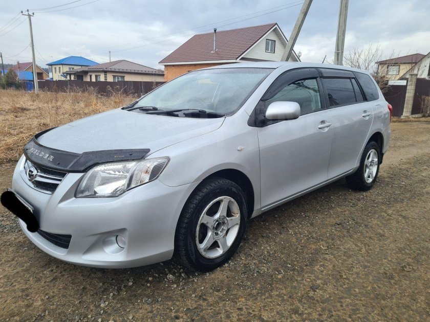 Toyota corolla fielder 2011