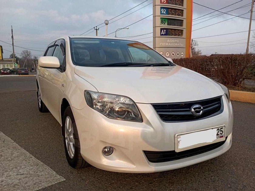 Toyota corolla fielder 2010