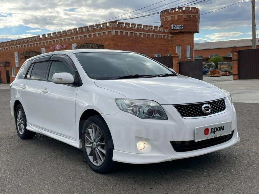 Тойота Королла Филдер 2010 года