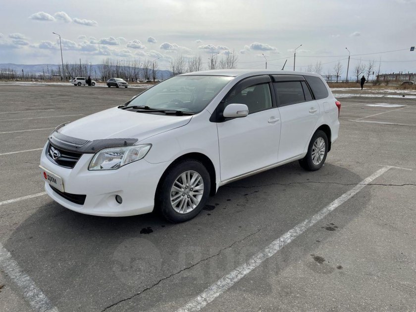 Toyota Fielder 2010