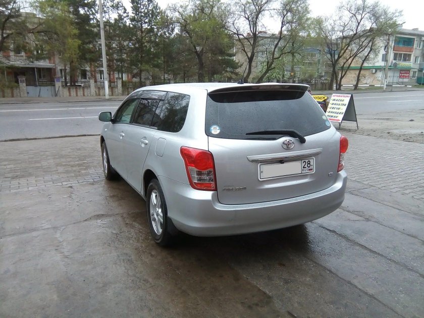 Toyota Corolla Fielder 2010 год