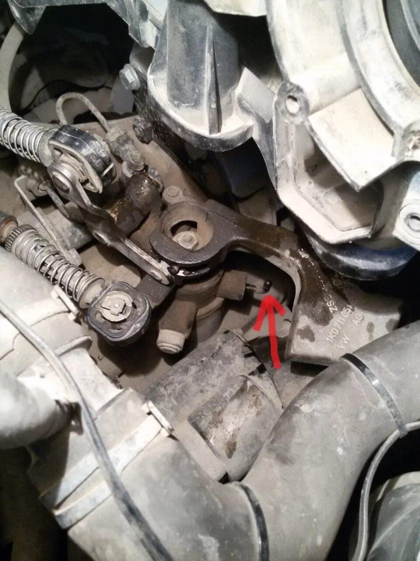 Тросик переключения передач Шкода Октавия а5 2006 год