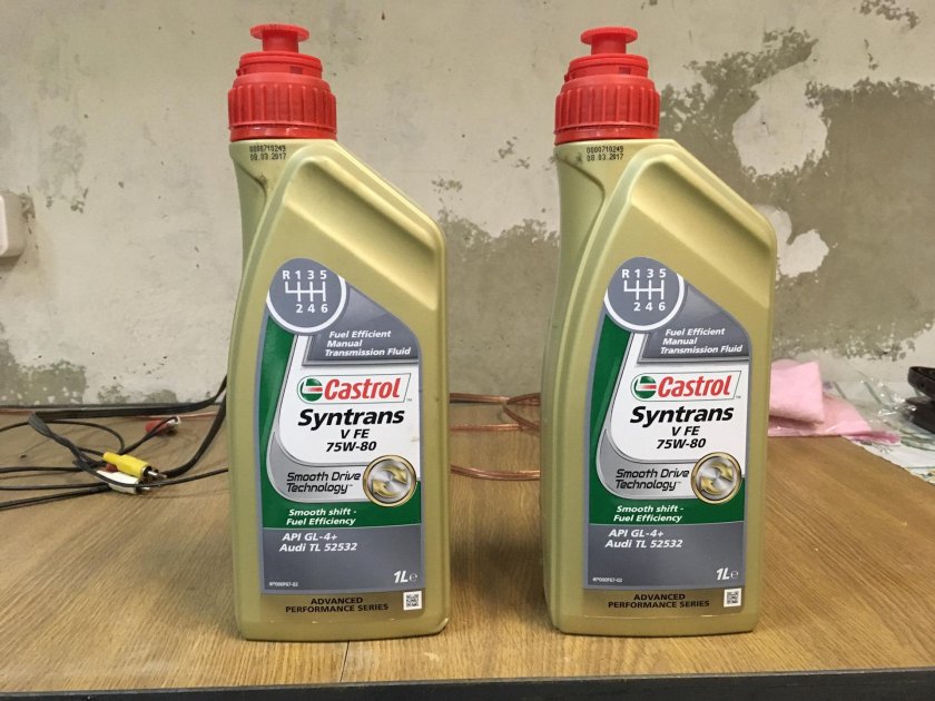 Масло в коробку механика Шкода Октавия 1,4